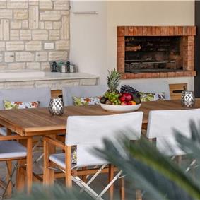 4 bedroom villa with pool and sea views near Dubrovnik sleeps 8
